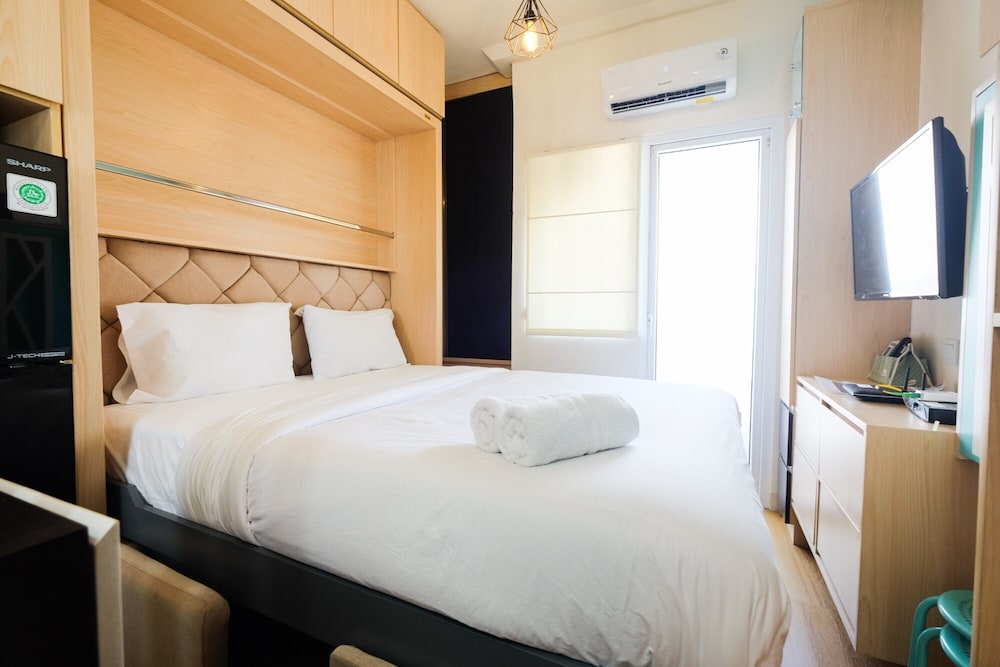 Compact and Cozy Studio Apartment Green Pramuka City