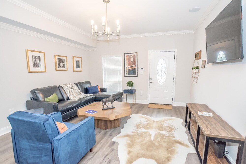 Exquisite Home Near Streetcar & French Quarter!