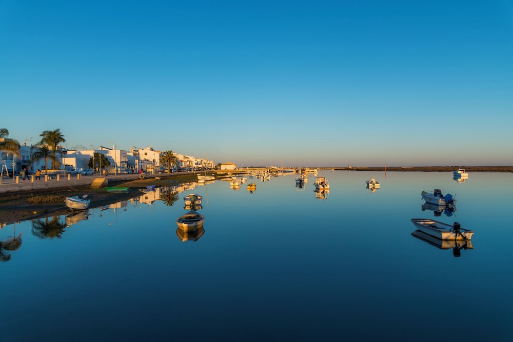 Comfortable and Friendly 2bedroomapt With Pool, Terrace, Bbq, Ac in Santa Luzia