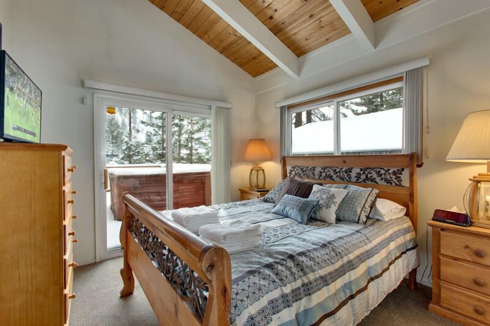 Private Hot Tub, In the Heart of Tahoe