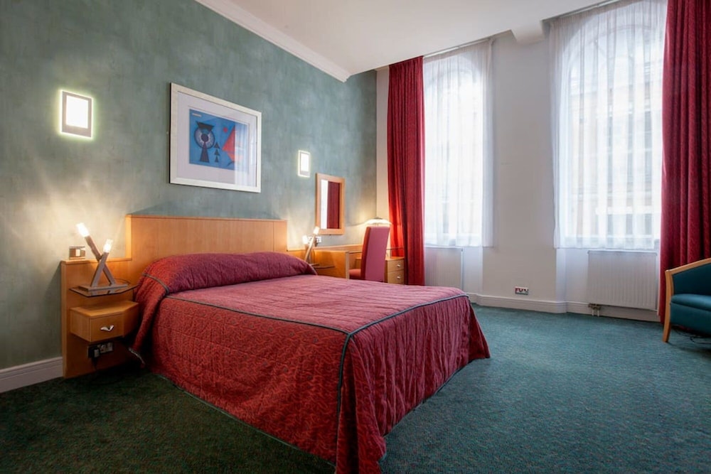Ideally Located Convenient City Centre Studio Apartment