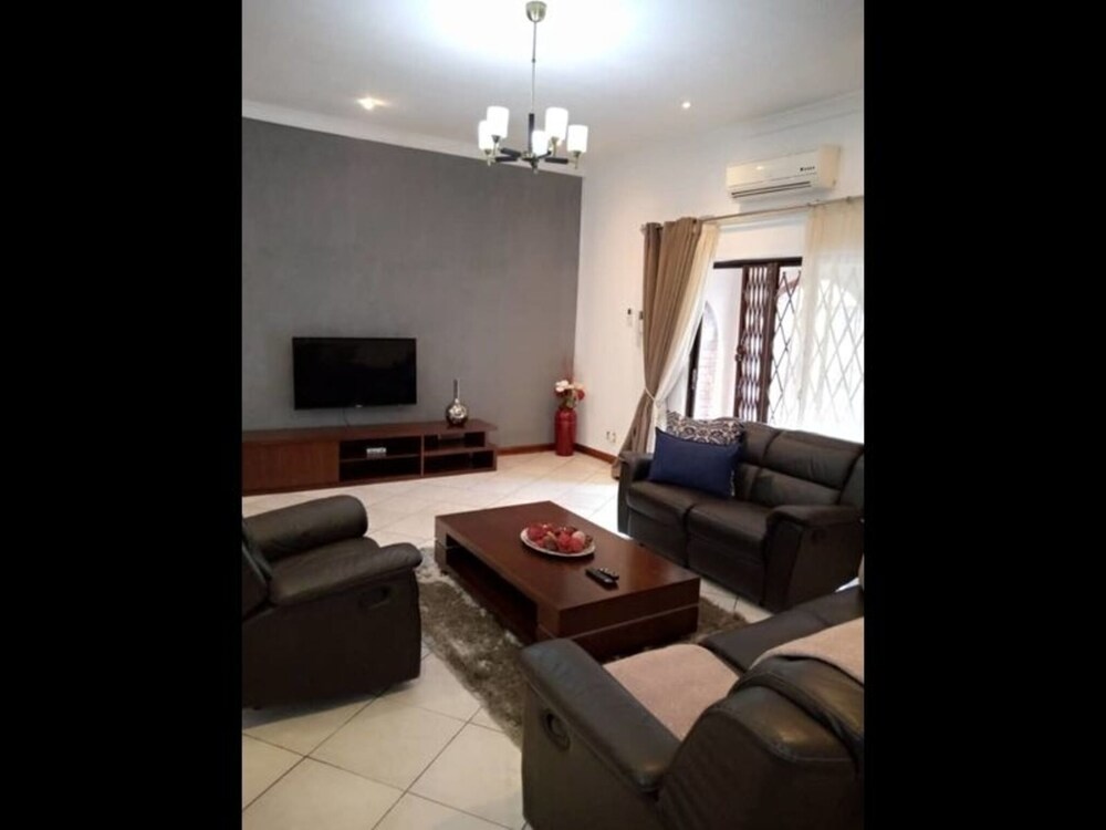 3 Bedrooms Exclusive House in Northmead