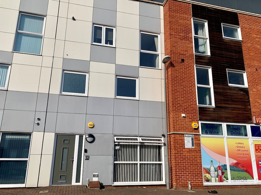 Toothbrush Apartments - 2 Bed 1 Bath Apt