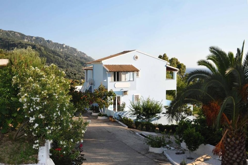 Cozy Apartment, few Mins From Beach, Corfú
