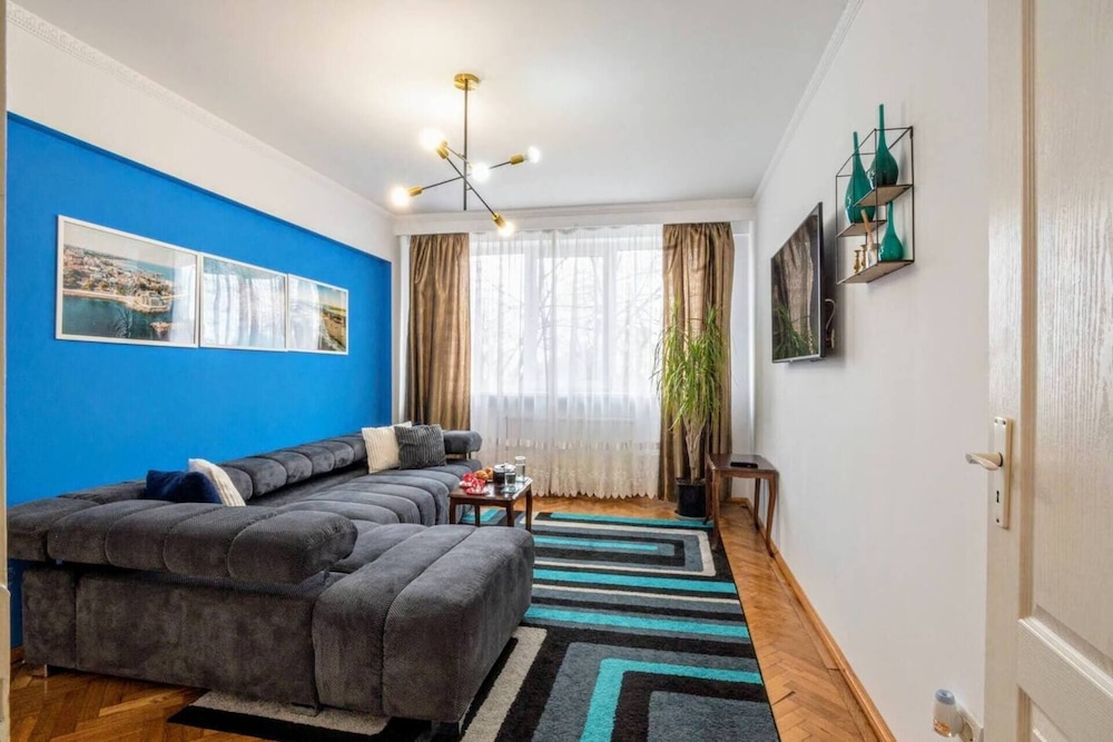 Modern & Stylish Apt of City 5min Beach