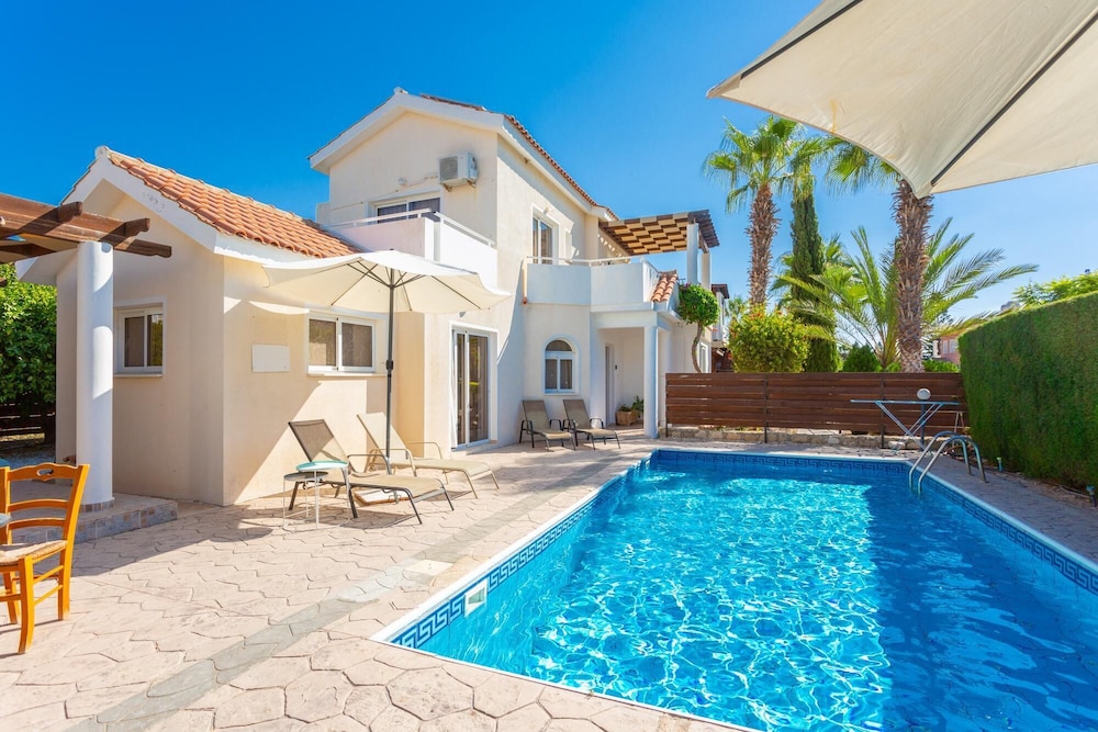 Villa Coral Aura Large Private Pool Walk to Beach A C Wifi Car Not Required Eco-friendly - 3419