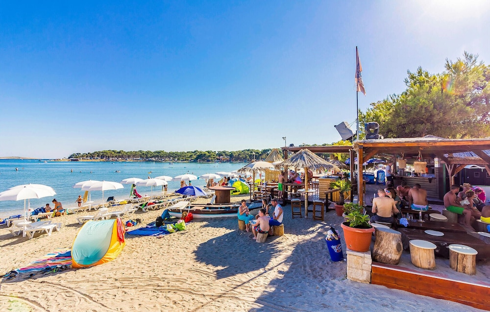 Stunning Home in Medulin With Wifi and 7 Bedrooms