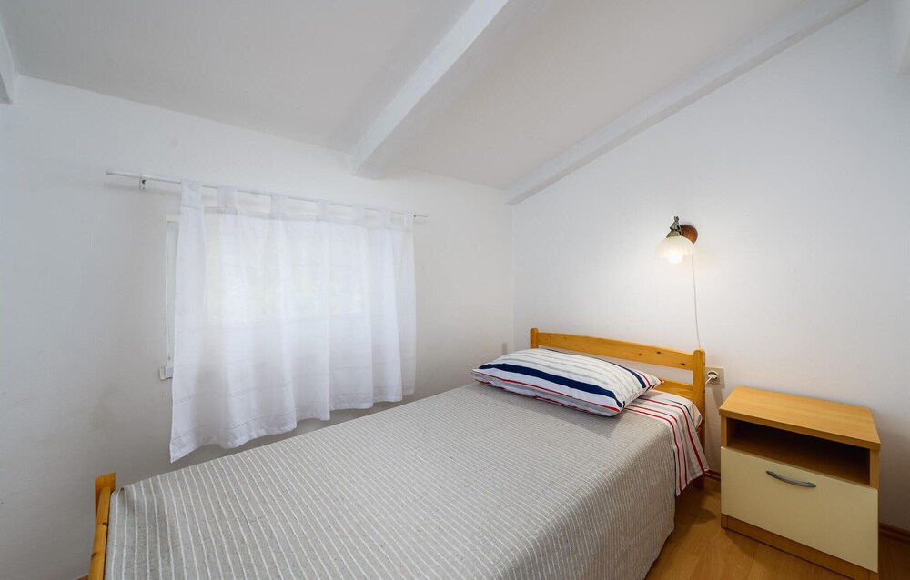 Awesome Home in Tar With Wifi and 3 Bedrooms