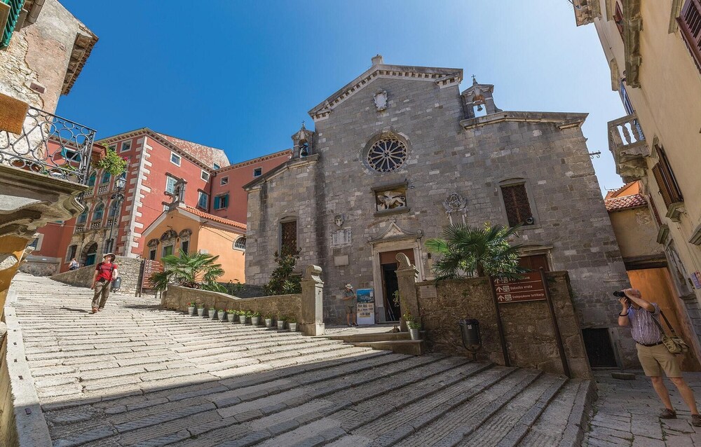 Amazing Home in Koromacno With Wifi and 2 Bedrooms