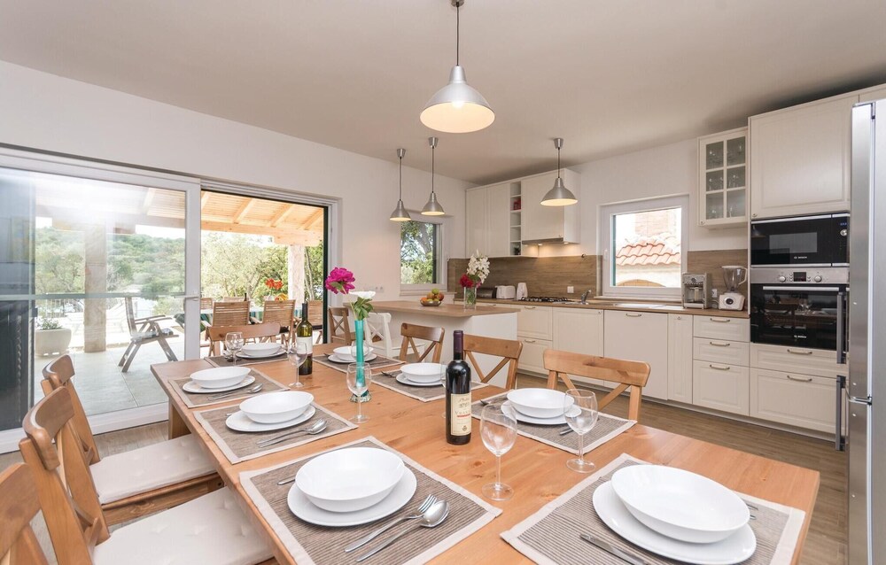 Nice Home in Verunic With Outdoor Swimming Pool, Wifi and 5 Bedrooms