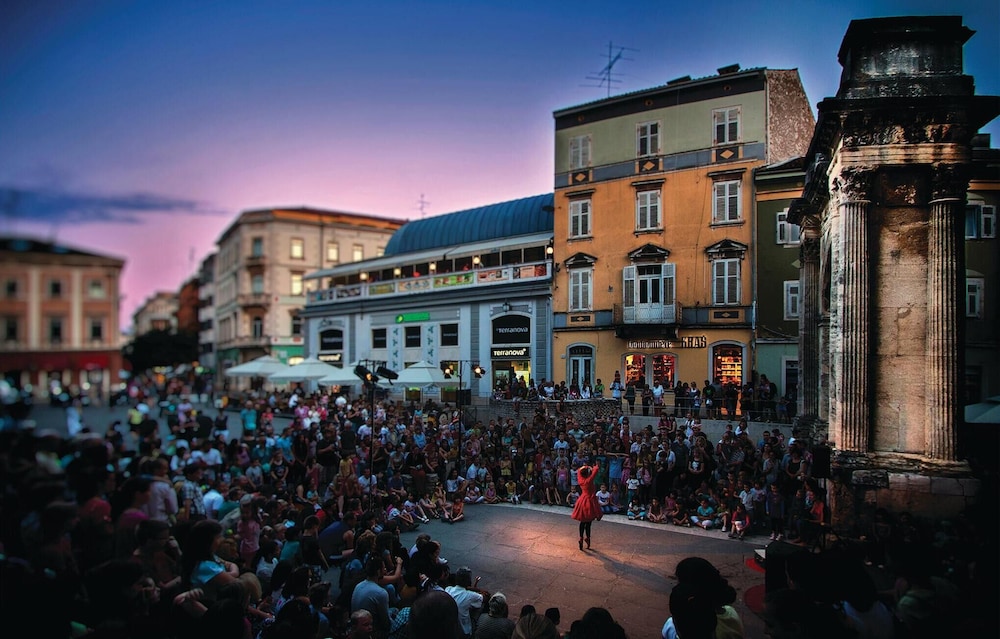 Amazing Home in Liznjan With Sauna, Wifi and 3 Bedrooms