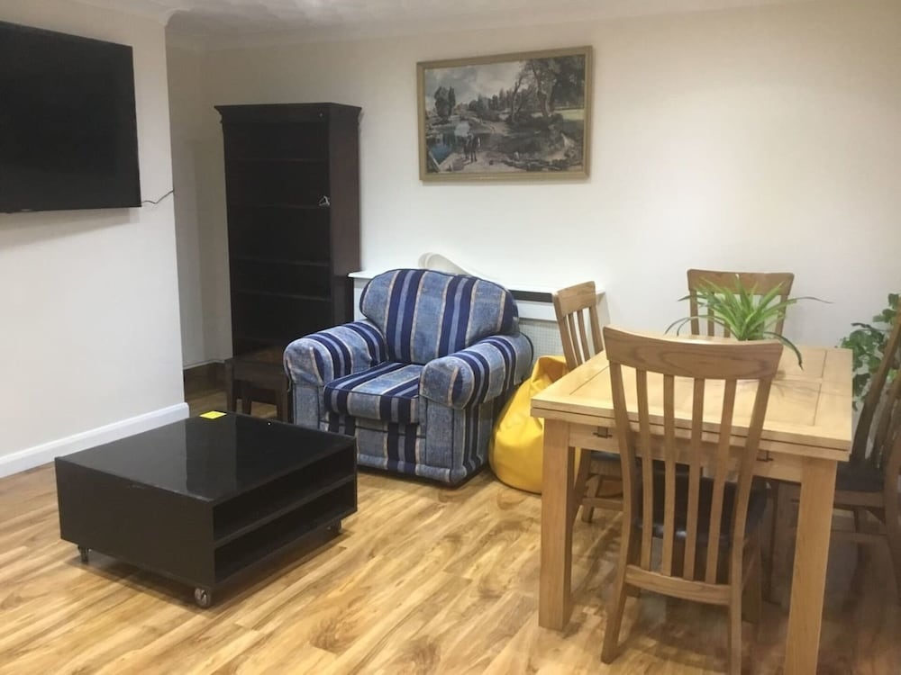 Lovely 5-bed House in Essex
