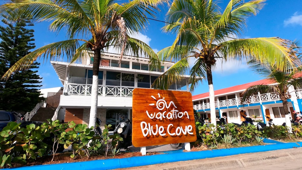 Hotel On Vacation Blue Cove