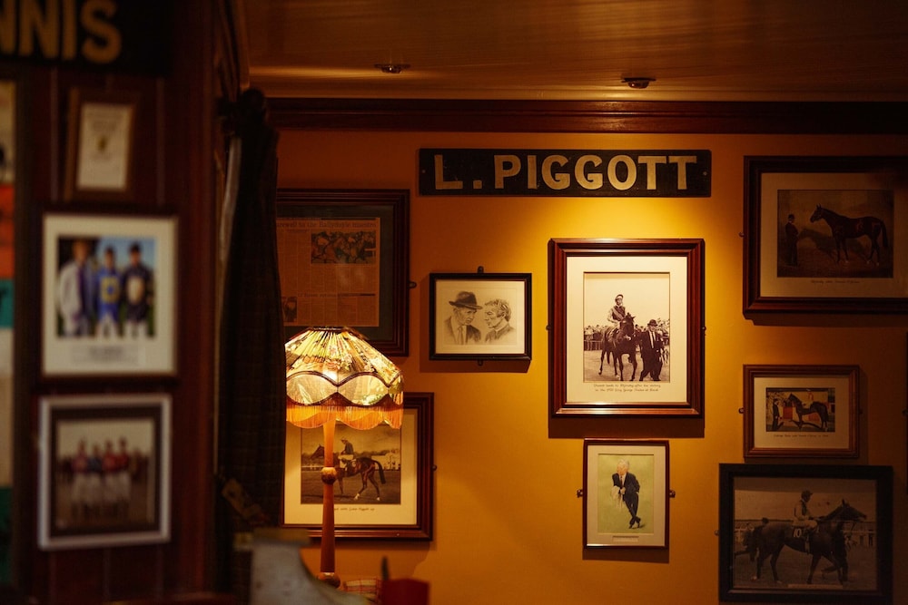 Horse and Jockey Hotel