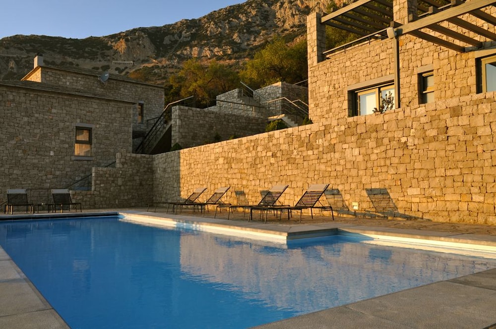 Elafivolia Arachova Suites