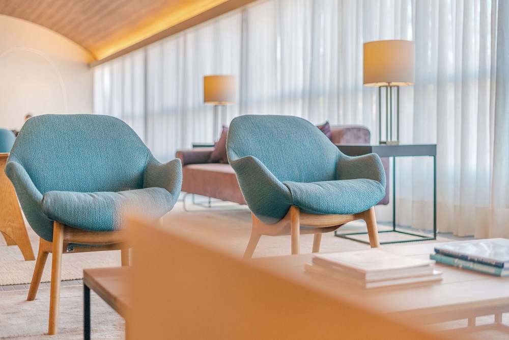 Almenat Embu das Artes, Tapestry Collection by Hilton