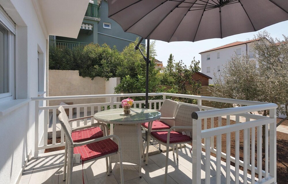 Stunning Home in Novigrad With Wifi and 2 Bedrooms