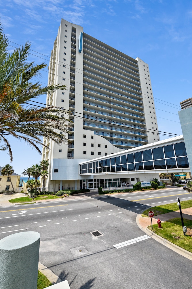 Sterling Breeze by Book That Condo