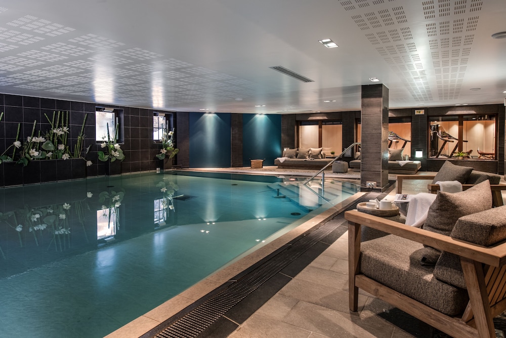Manali Lodge  by Alpine Residences