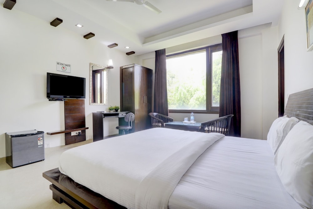 Hotel Green Wood By Dreamz Hospitality