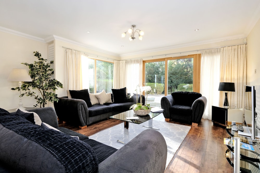 Bright Cults Home Near to the River Dee
