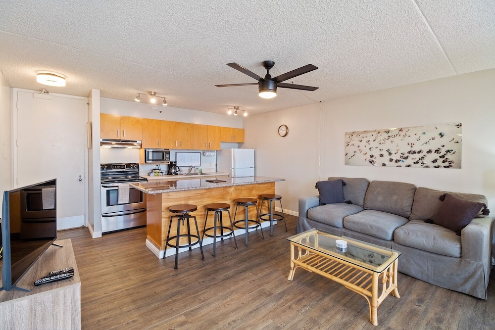 Tower 2 Suite 1702 - Ffp 1 Bedroom Home by Redawning