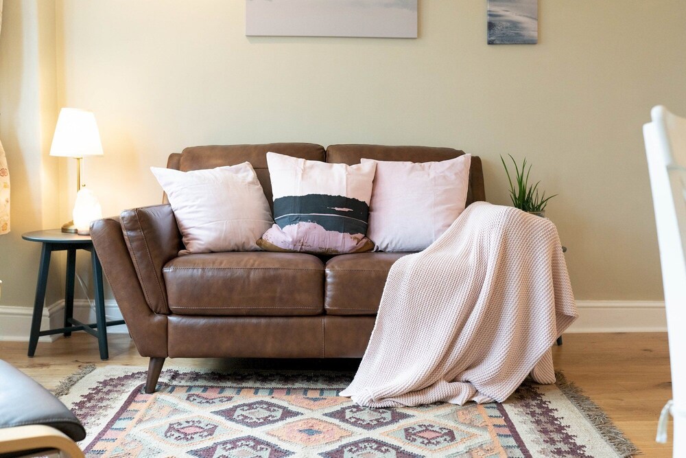 The Loft 2BR Duplex 82 Cathedral Cardiff Parking