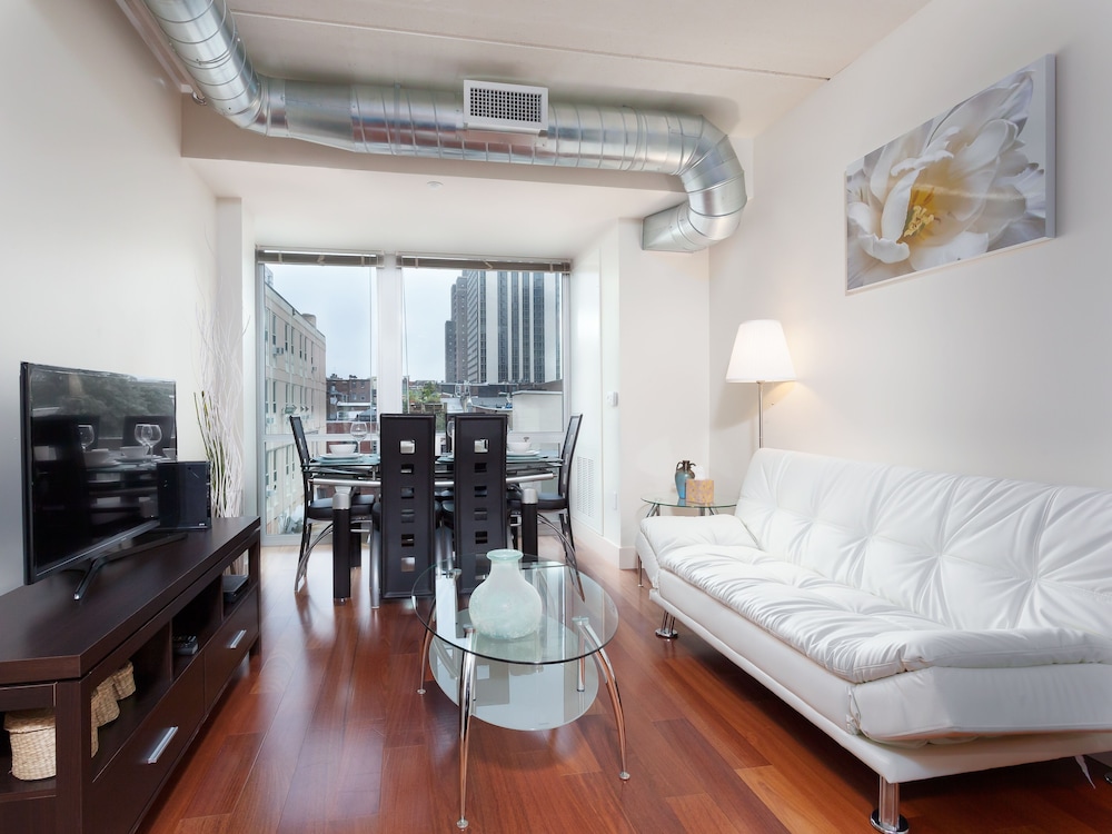 Fully Furnished 2 Bedroom Apartment Near Rittenhouse Apts by Redawning
