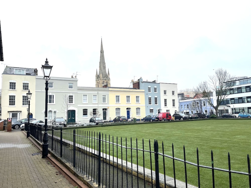 AM Living - Cheltenham Town Centre - St Georges Square