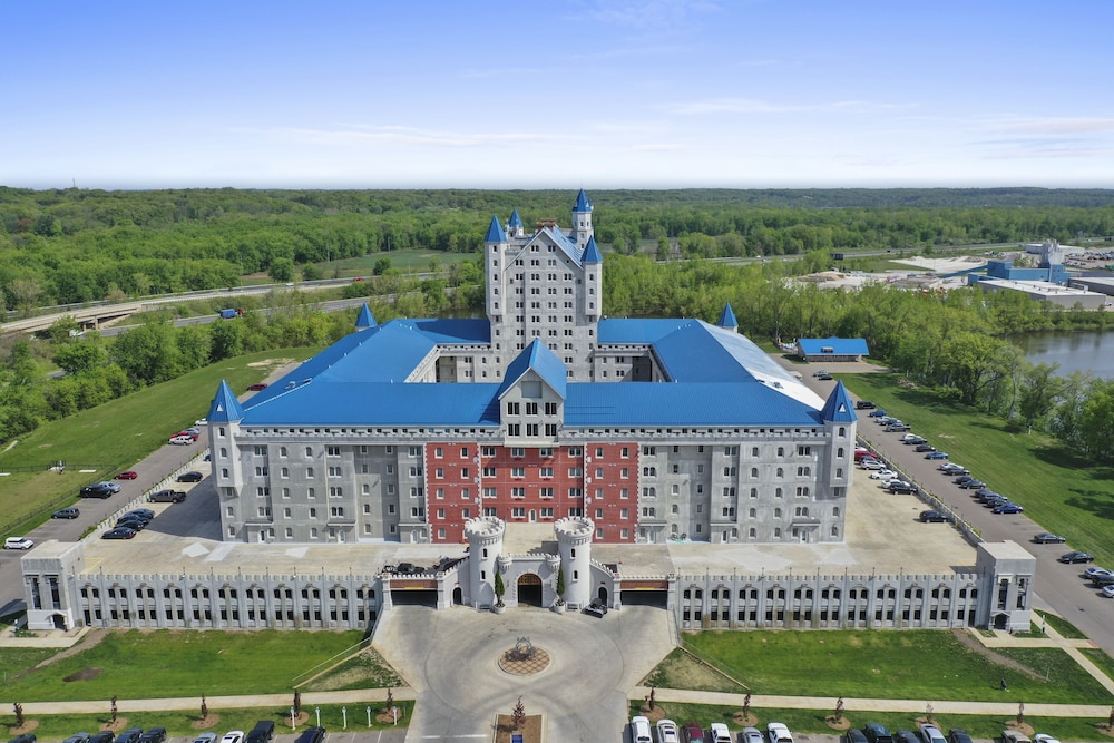 The Grand Castle Apartments