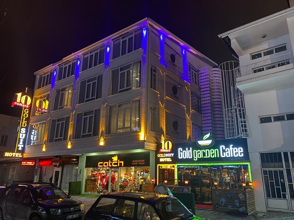 10 Numara Gold Suit Otel