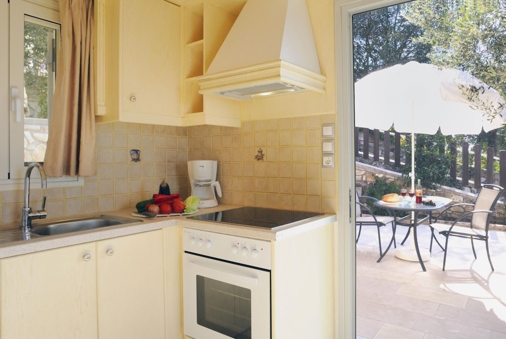 Joanna s House in Kourteika