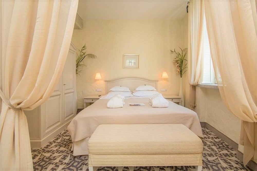 Rixwell Collection Savoy Boutique Hotel