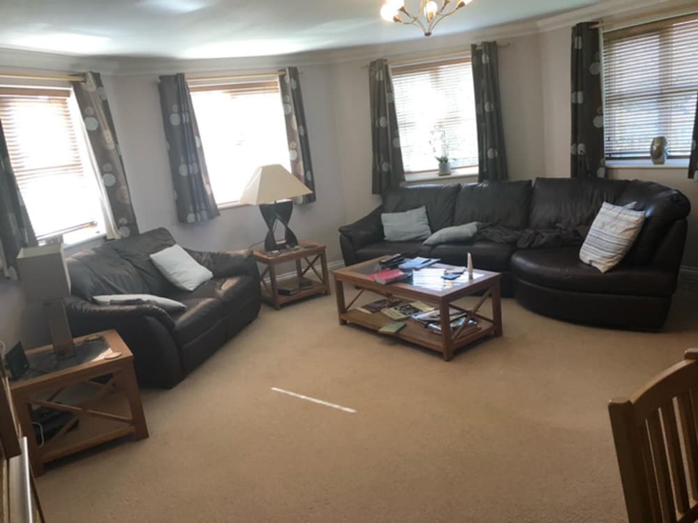 Captivating Apartment in Copthorne, Near Gatwick