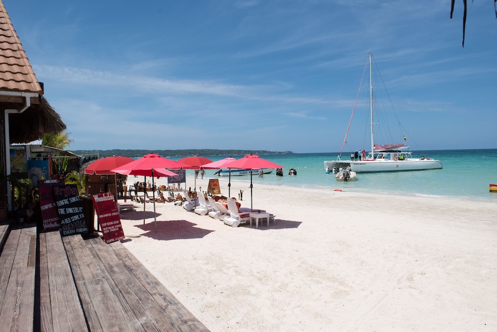 Vickitini Beachfront Resort