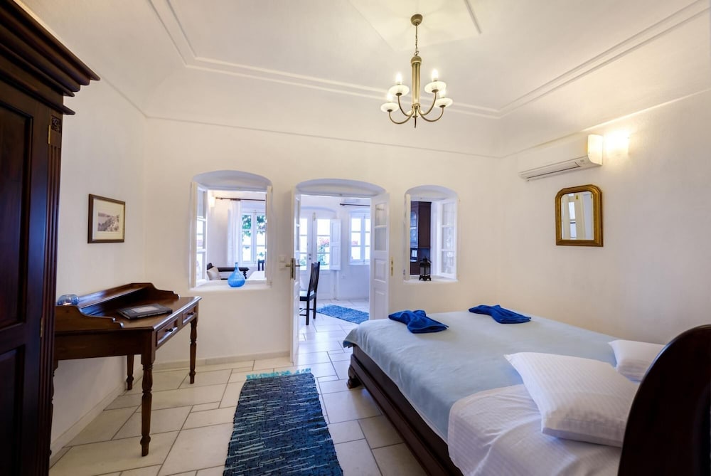 Chelidonia Traditional Villas Santorini Romantic Villa