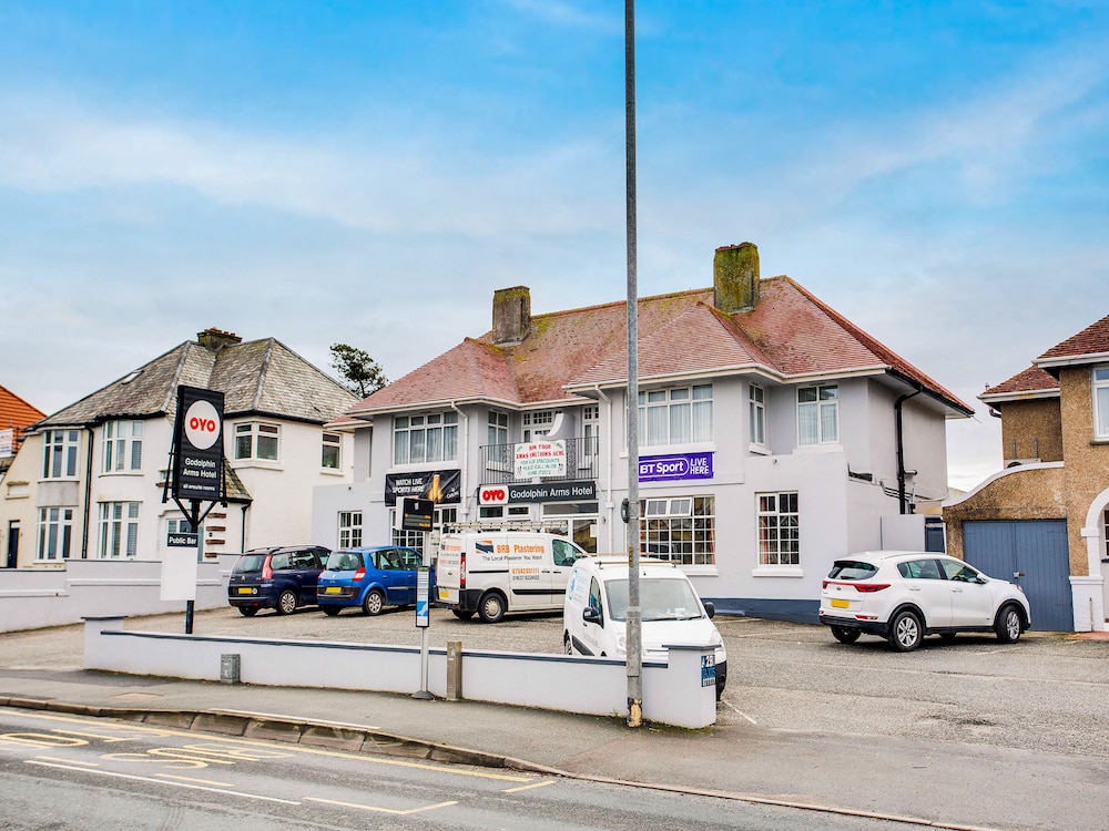 OYO Godolphin Arms Hotel
