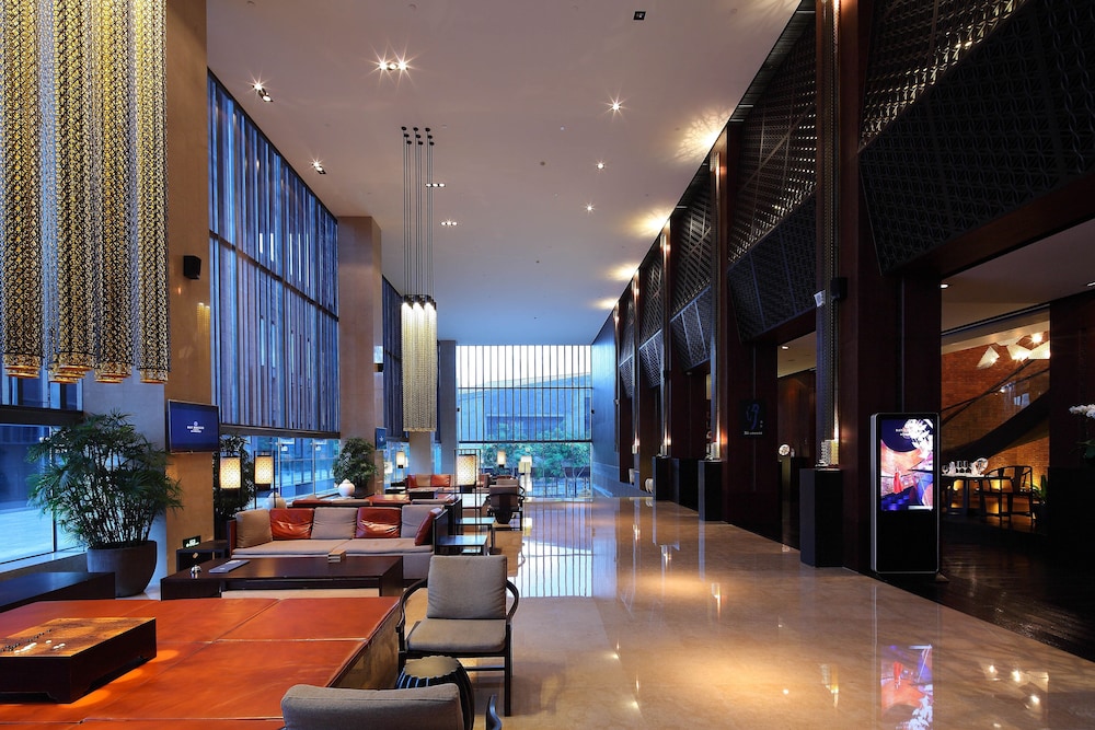 Bay Breeze Hotel