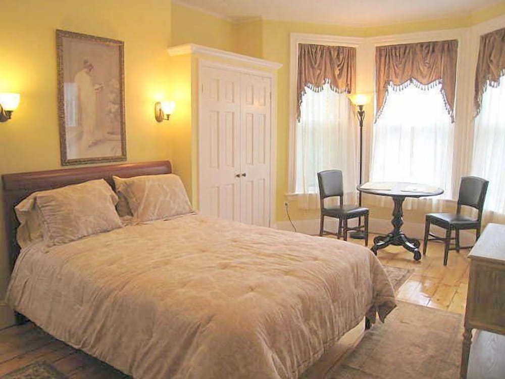 Back Bay Suites