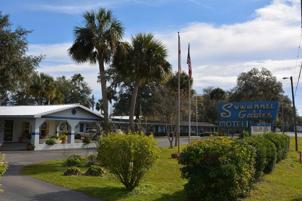Suwannee Gables Motel and Marina