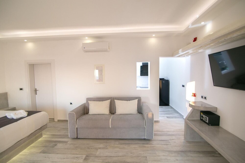 Aegean Melody Suites Santorini Elegant Suite With Outdoor Private Heated Jacuzzi