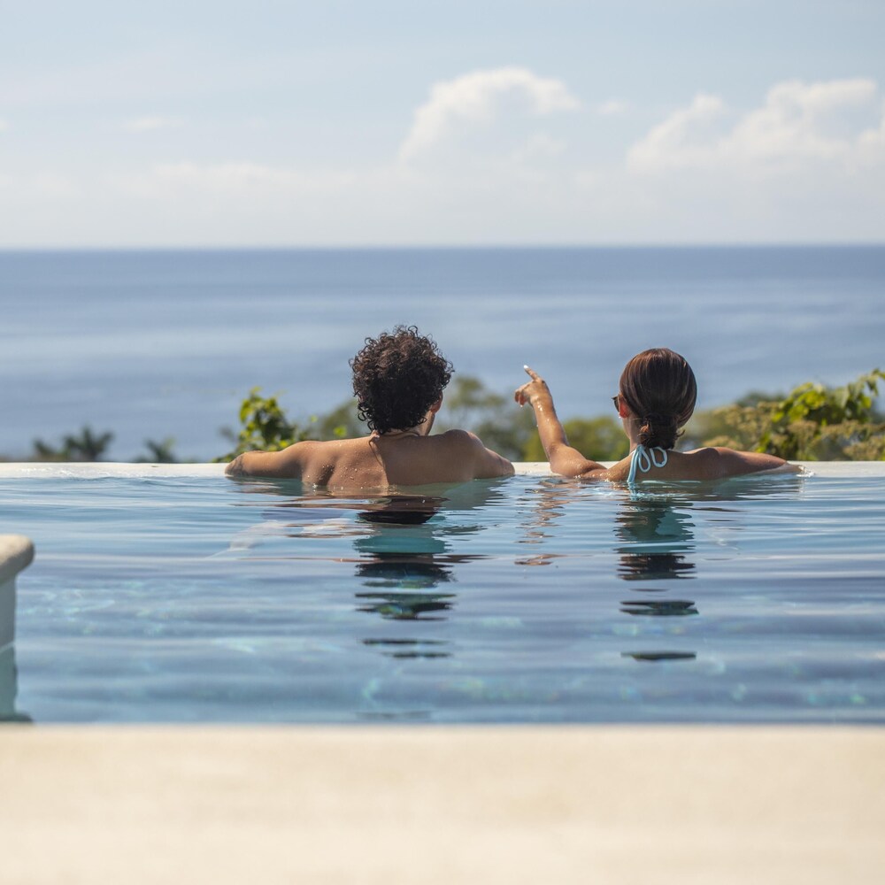 Adeluna Luxury Ocean View Villas