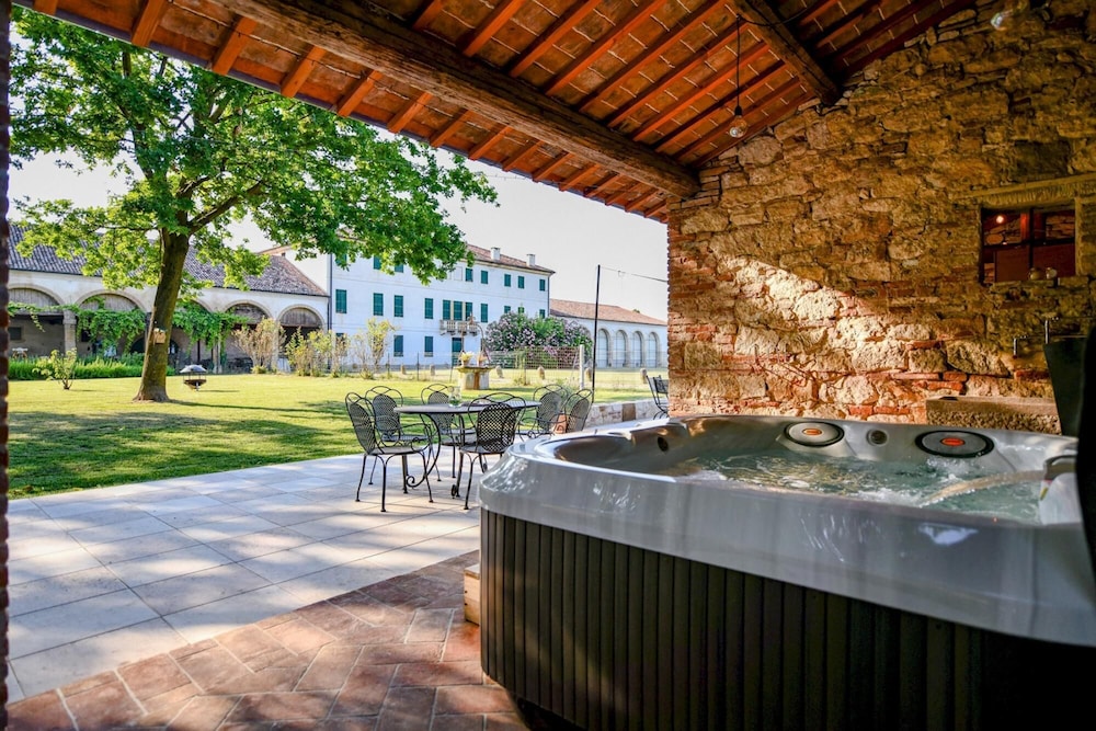 Tigli Apartment With two Bedrooms and one Bathroom on the Second Floor With 4 Metre Glass Window Apartment 6