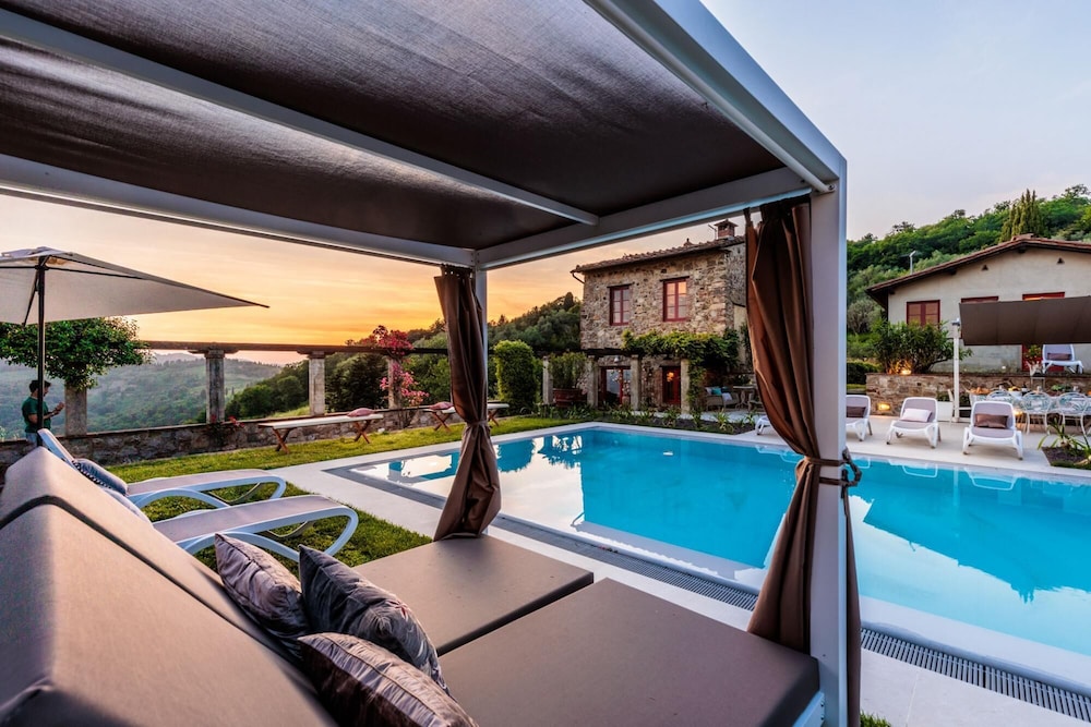 Villa Borbone - Perched on the Lucca Hills