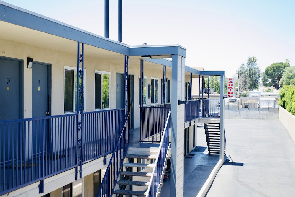Red Carpet Motel