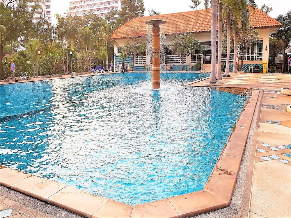 1-bed Condo in View Talay 5D Close to Beach