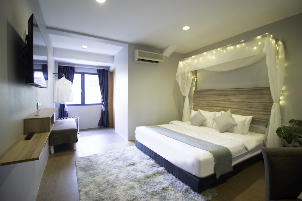 Victoria Hotel - a NuVe Group Collection