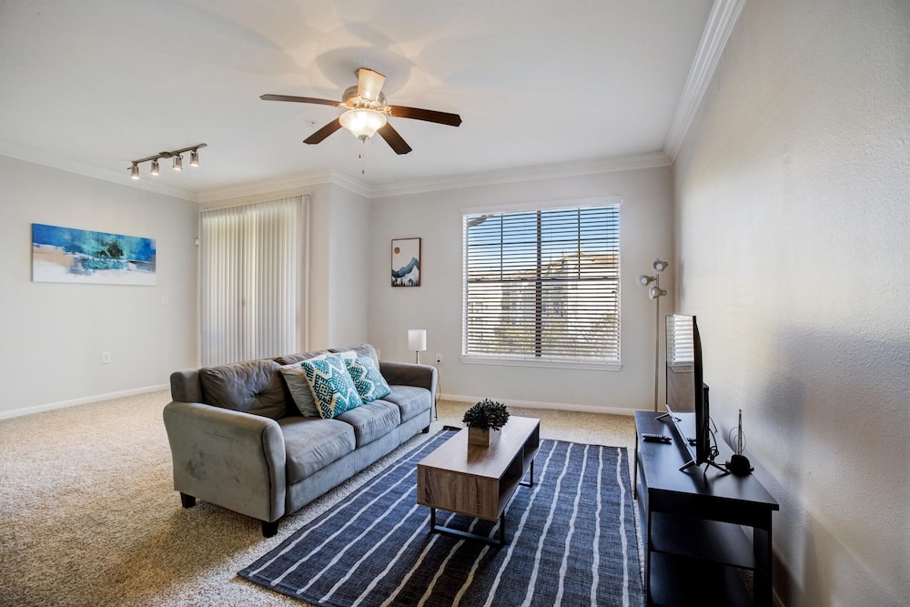 Apartments near Houston Medical Center & Rice University by Frontdesk