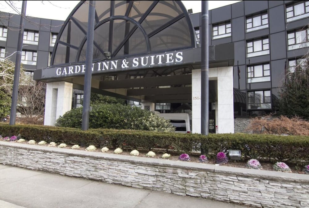 Garden Inn & Suites