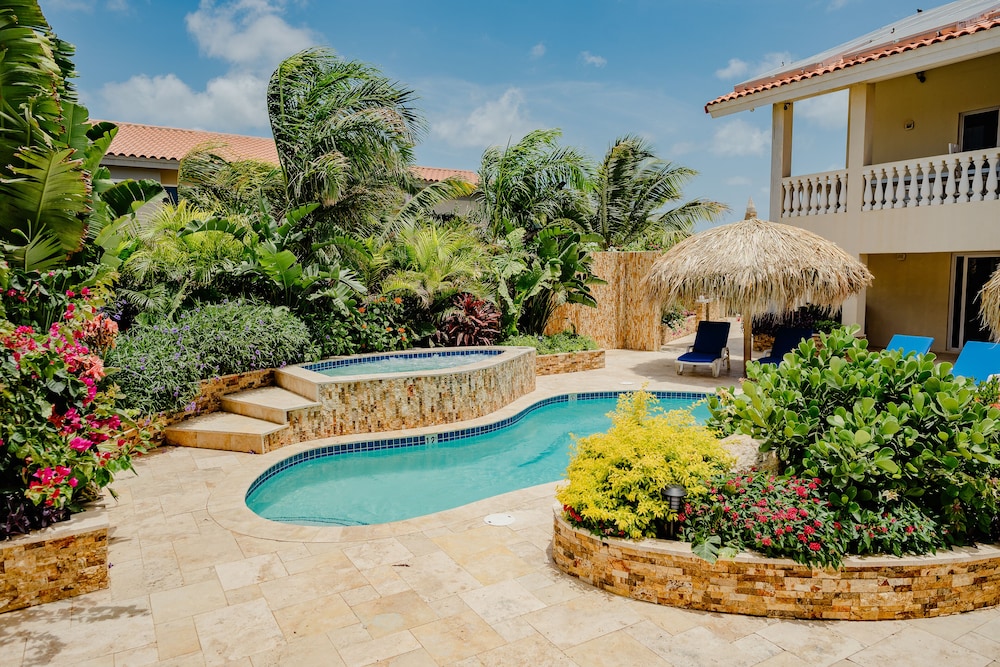 Wonderful Modern 2-bedroom Apartment With Tropical Garden, Pool and Whirlpool